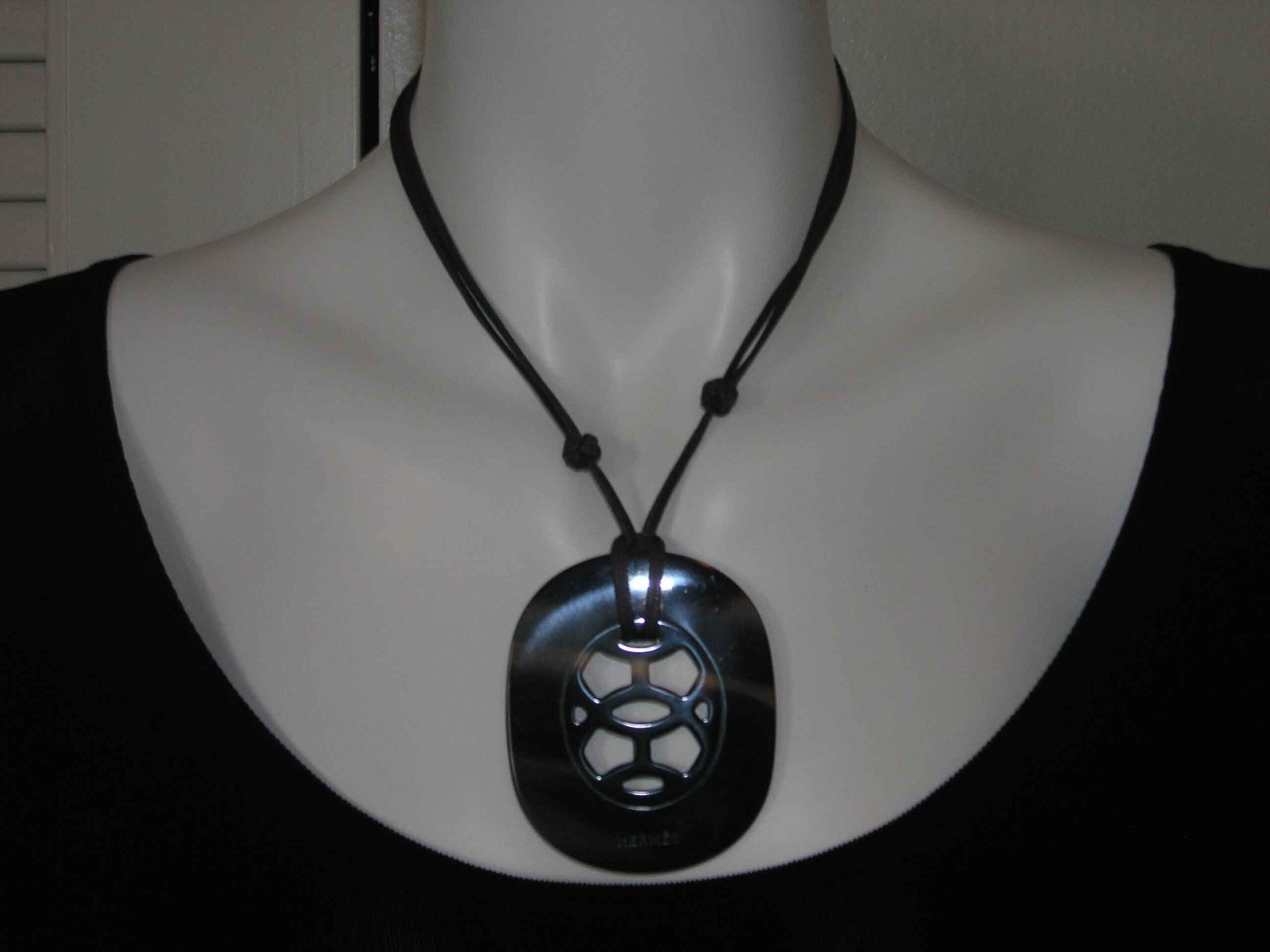 Lift Hermes Pendant Burgundy
