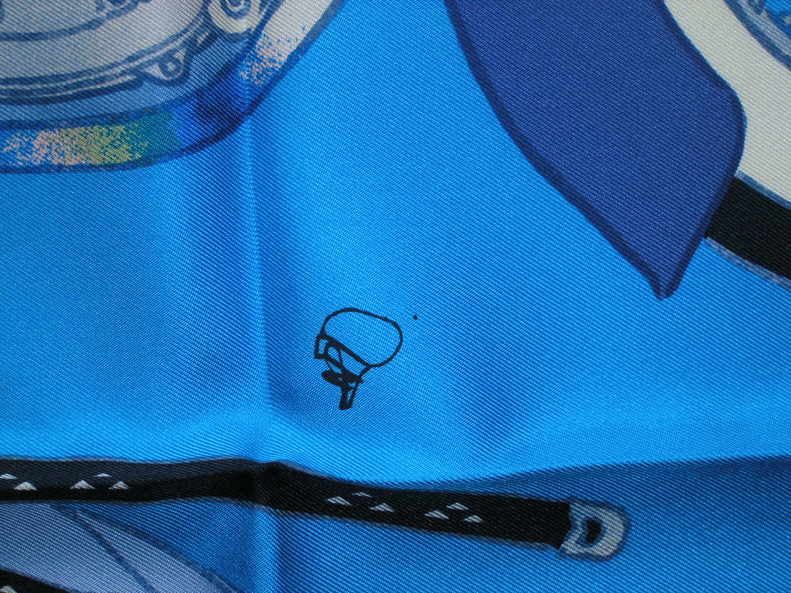 Les Artisans d'Hermes 2020 Akira Yamaguchi Hermes Scarf cw11