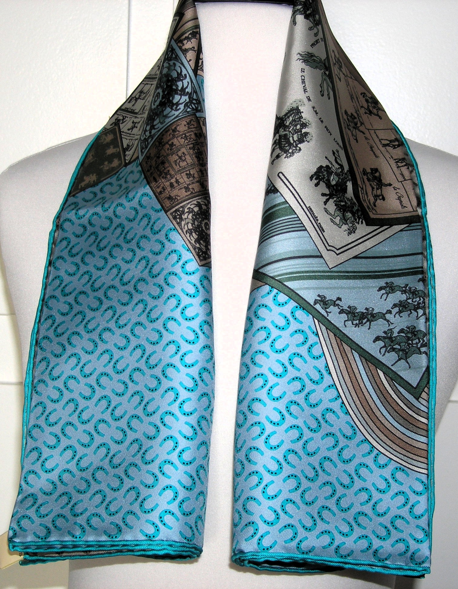 A Cheval Sur Mon Carre Hermes Scarf
