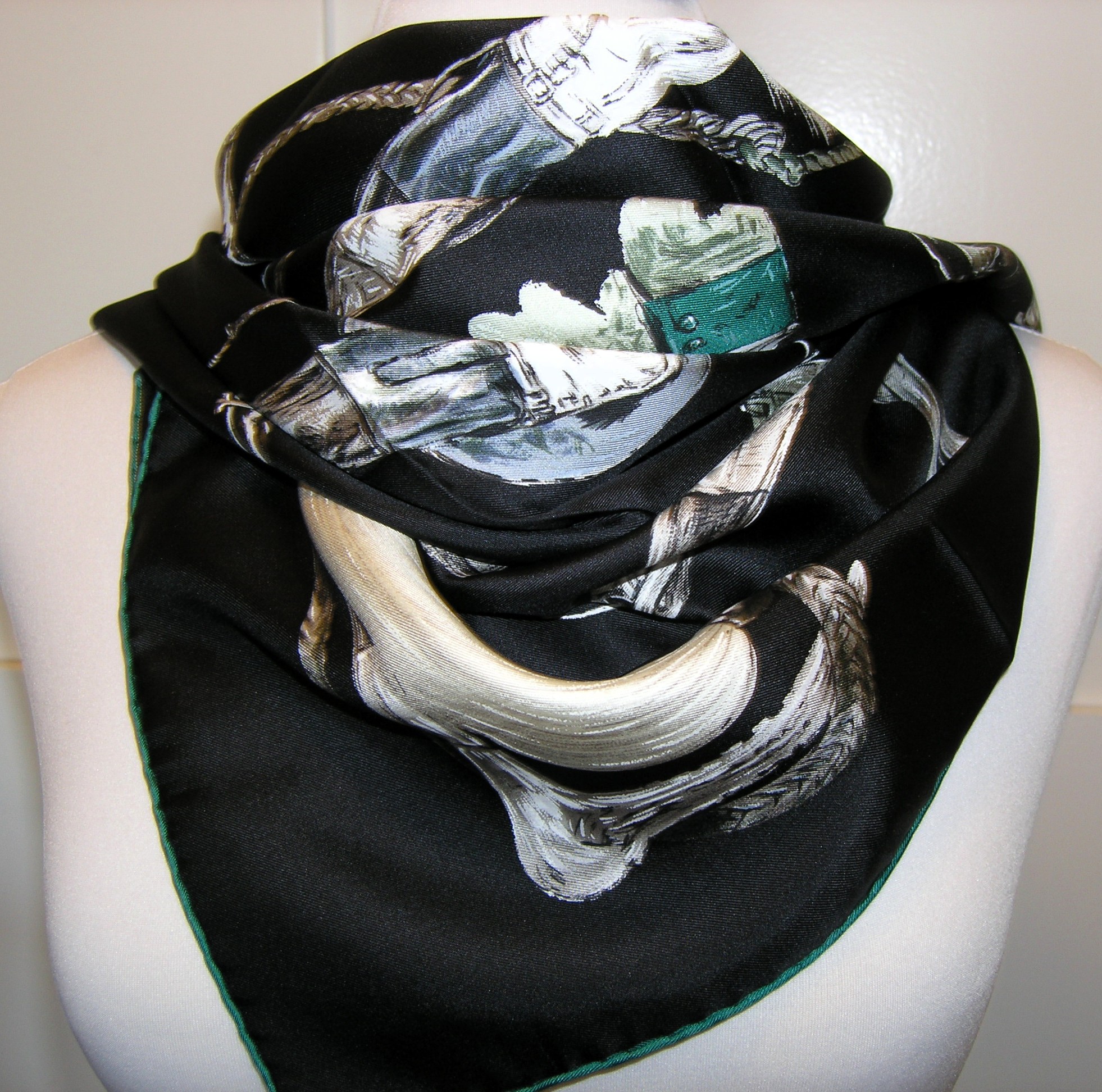 A Propos de Bottes Hermes Scarf
