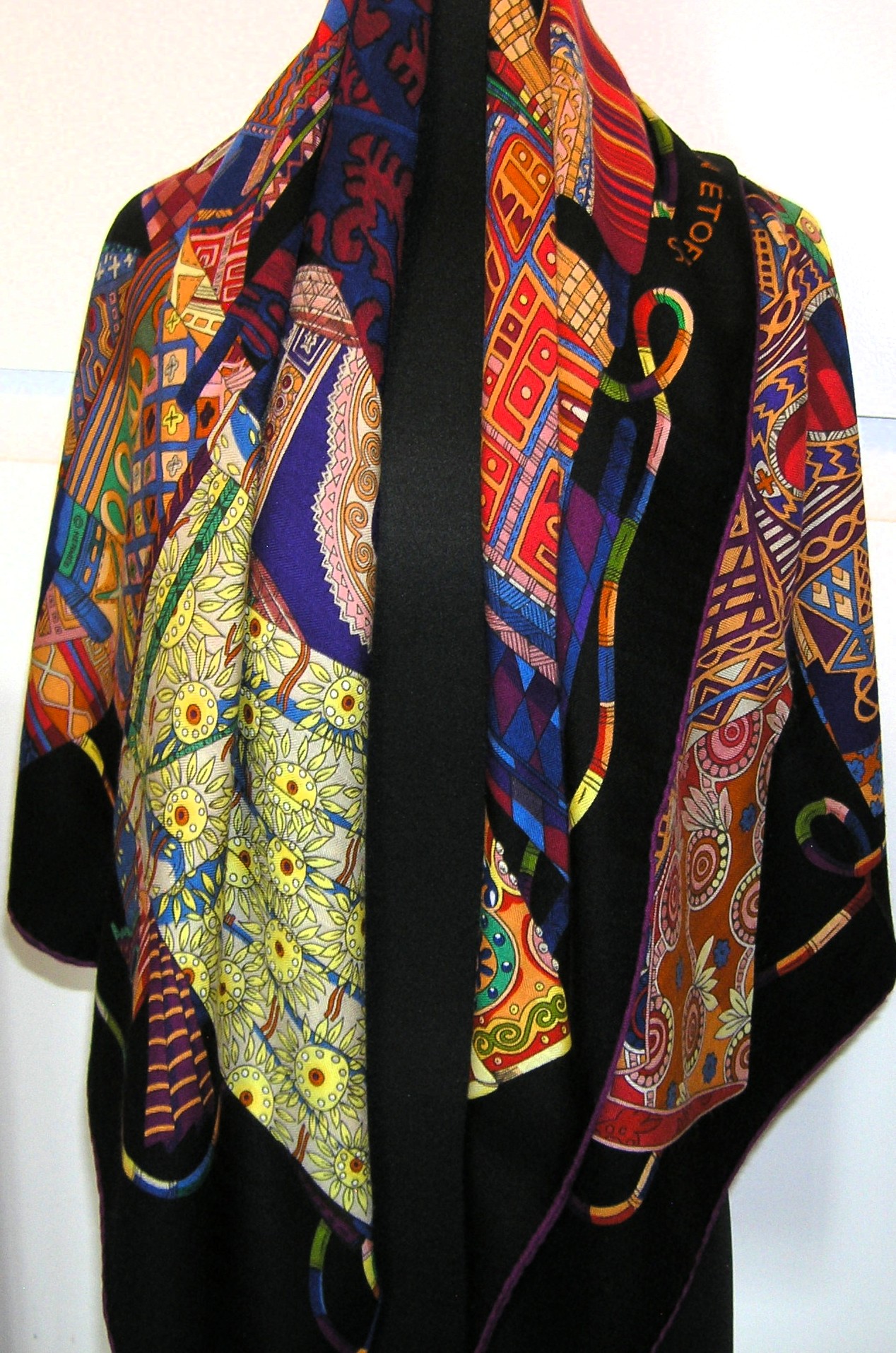Voyage en Etoffes 140cm Cashmere Shawl